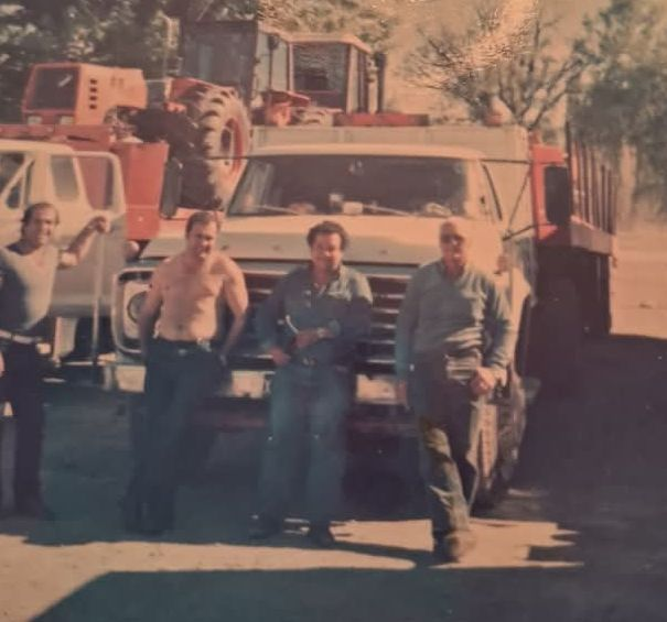 Ford F-7000 transportando tractores Zanello
En duplex con <a href="/PesadsArgentino/">Pesados Argentinos</a> 
Imagen: Luis Sacavino