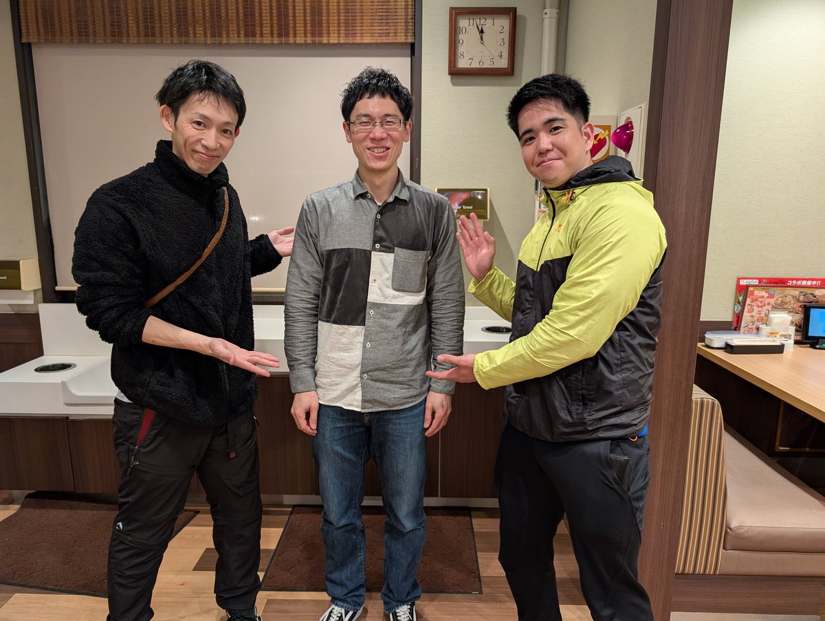 oka_curling's tweet photo. 日本カーリング選手権に西日本代表として何度も出場されている吉岡さんが沖縄に来ているということで、会長と上地の3人でお話をしました☺️
沖縄のカーリング普及だけでなく、西日本のカーリングを盛り上げられるように頑張ります🔥
#カーリング #curling
#岡山県カーリング協会
#沖縄県カーリング協会 https://t.co/Sll6NKm4Ra