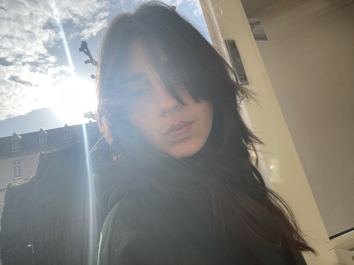 garancefou's tweet photo. la sensation ce matin quand je suis sortie en sweat et que c'était la température parfaite, ni trop chaud ni trop froid, le soleil qui brille (et les cerisiers en fleurs??)...j'ai mis Good Days de SZA dans les oreilles : expérience du sublime https://t.co/yrwYO7Atzs