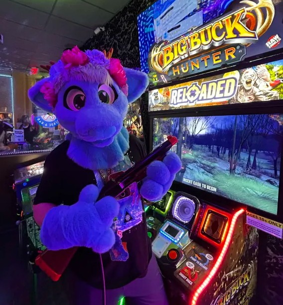 Blitz76_'s tweet photo. Is this treason?
#FursuitFriday https://t.co/KIdHPlEnVZ