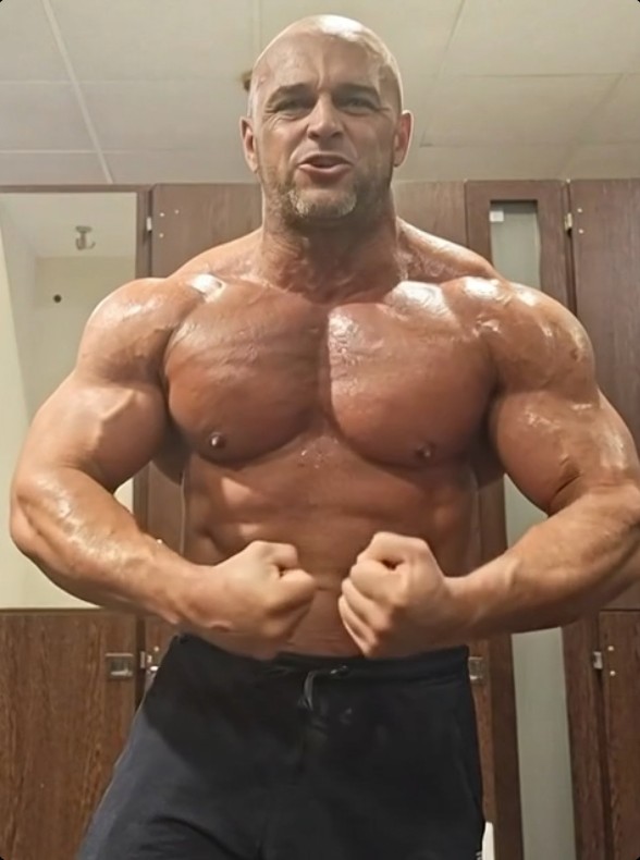 GLeatherslave's tweet photo. New gym Posing https://t.co/OVrHZeoLgC