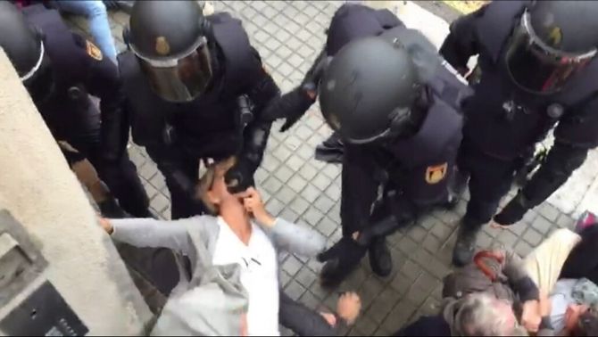 <a href="/amaerx/">MΔRC 🐾</a> Ja ho sap la <a href="/SusanSarandon/">Susan Sarandon</a> que està a Catalunya, ocupada, espoliada, reprimida, oprimida, sotmesa?? Amb presos polítics i exiliats???