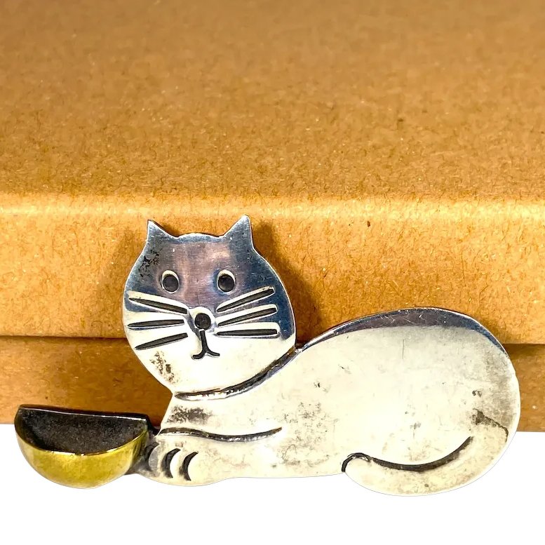 ClarasJewelry's tweet photo. Dimensional Shiny Sterling Silver Mexico Cat Sitting By Bowl Brooch
#rubylane #vintage #retro #brooch #funfigural #SterlngSilver #vintagejewelry #giftideas #jewelryaddict #vintagebeginshere #treasures
https://t.co/Ie4HfudTeW https://t.co/gx6uJNelI7
