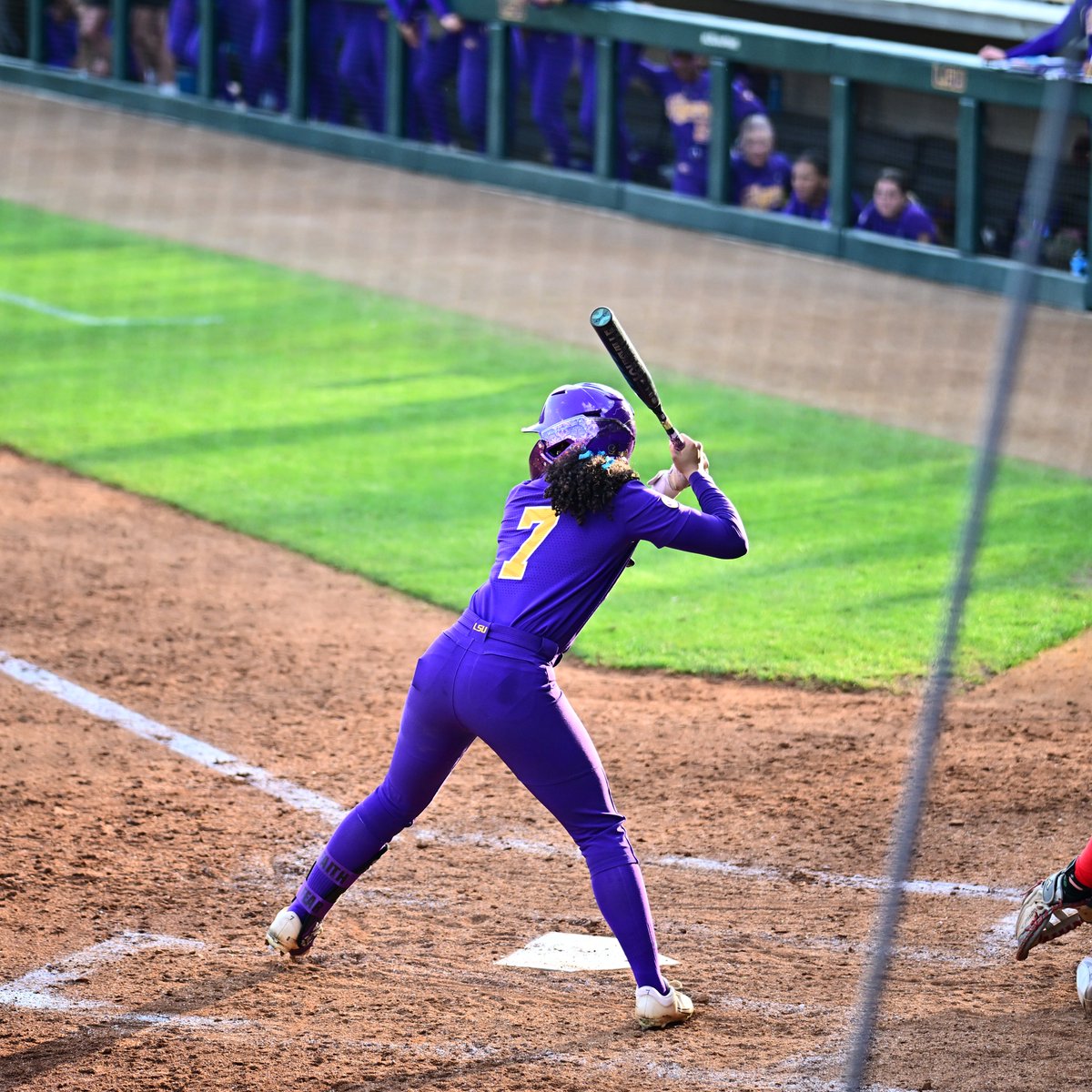 LSUsoftball's tweet photo. All members of the Jalia Lassiter fan club please stand 🆙 https://t.co/eFGrVnvpYa