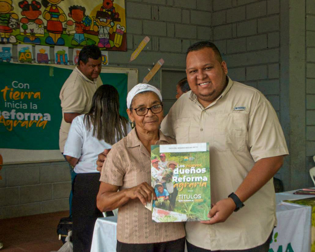 La Ruta del Título benefició a más de 5mil familias a nivel nacional, y nosotros estamos felices de que La Guajira siga siendo parte de ellos. Entregamos títulos a quienes por años lo esperaban. #ConDignidadCumplimos