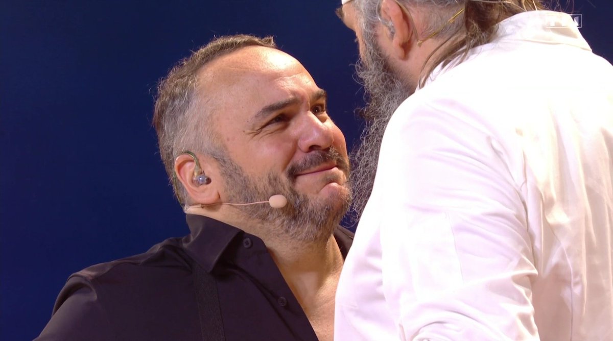 Soldatdesmedias's tweet photo. Quel fou-rire ! @DemaisonFx 😂 #Enfoirés2026 #LesEnfoirés https://t.co/QJ7exbq4oA