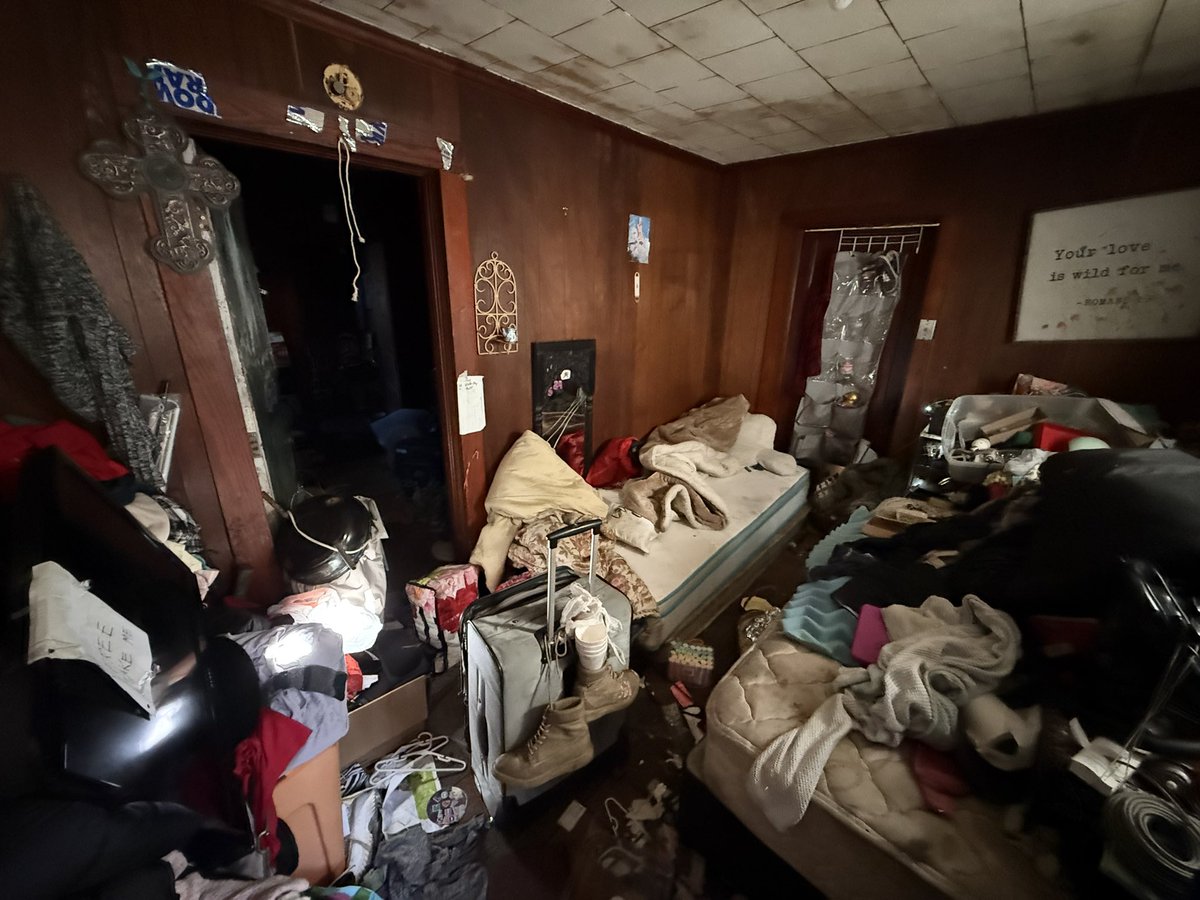 TylerAlbrecht10's tweet image. Chaos or cashflow? 💸 We’ll find out next week on this exciting episode of Flip This Crack House 🤗 #Freetown #TalkToTyler