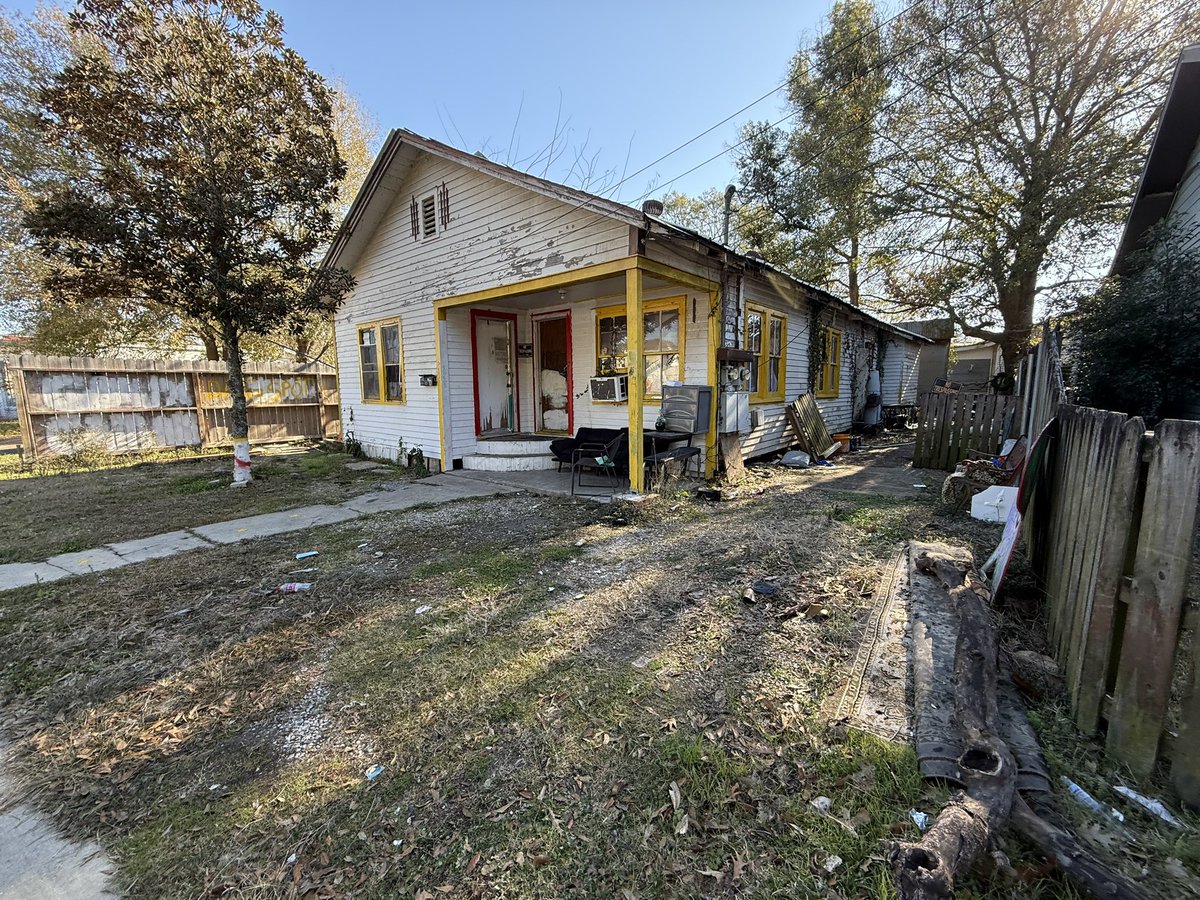 TylerAlbrecht10's tweet image. Chaos or cashflow? 💸 We’ll find out next week on this exciting episode of Flip This Crack House 🤗 #Freetown #TalkToTyler