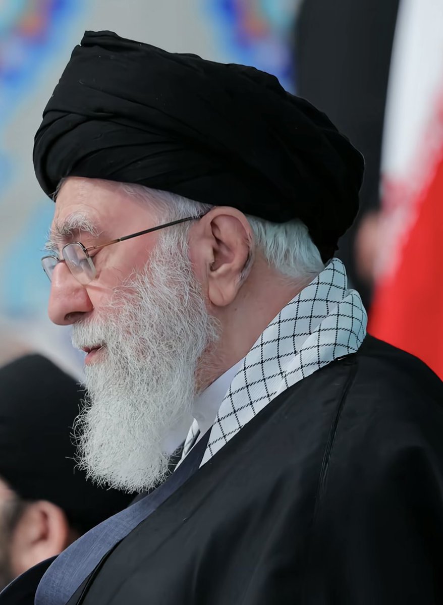 هازم اليهود ، ومذل العرب ، كجدهِ علي ابن ابي طالب ، الامام الخامنئي أعزه الله .