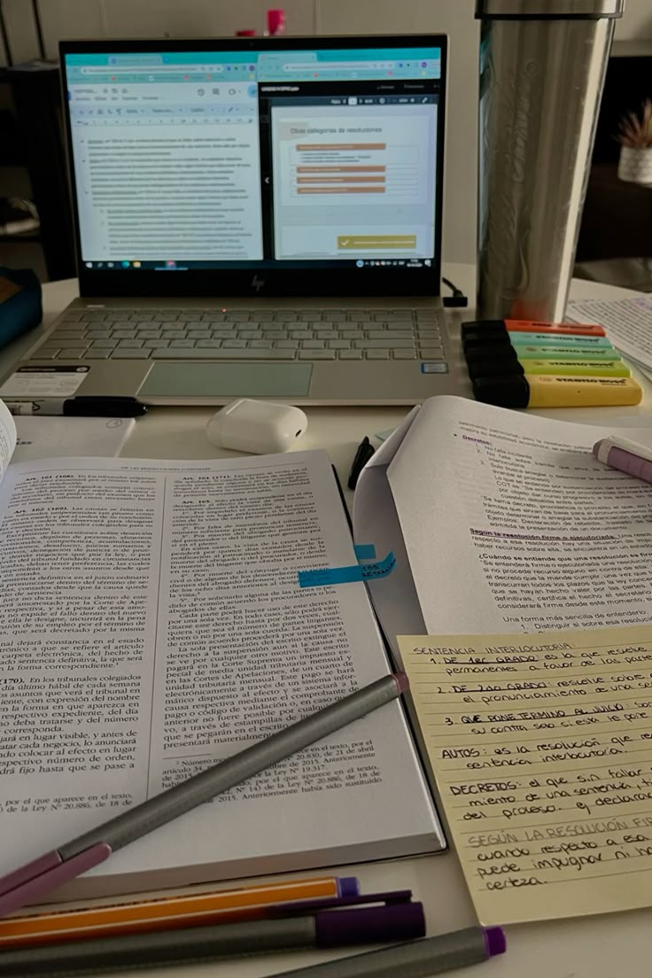 leocuiabanomed's tweet photo. Como eu estudava e revisava para me blindar do esquecimento dos conteúdos e tirar 818,5 no ENEM — dicas + DRIVE com as questões e o anki exclusivos para revisão q eu usei. #Studytwt

🧵 https://t.co/s2Y1urLZah