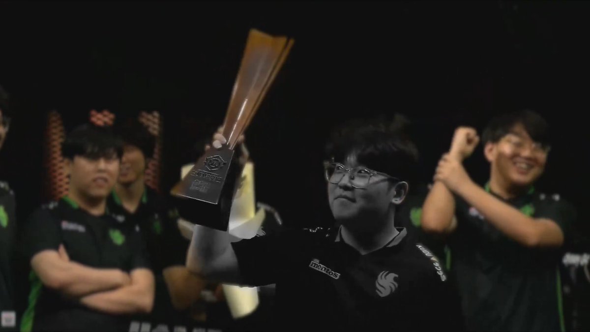 【速報】ProperのTEAM FALCONS脱退が発表
━━━━━━━━━━━━━━━
TEAM FALCONSは、Proper選手との契約終了を発表しました。

チームは「伝説の章が終わる。すべてに感謝」とコメントしています。以前からリーク情報で噂されていたあのチーム加入が現実味を帯びてきました。