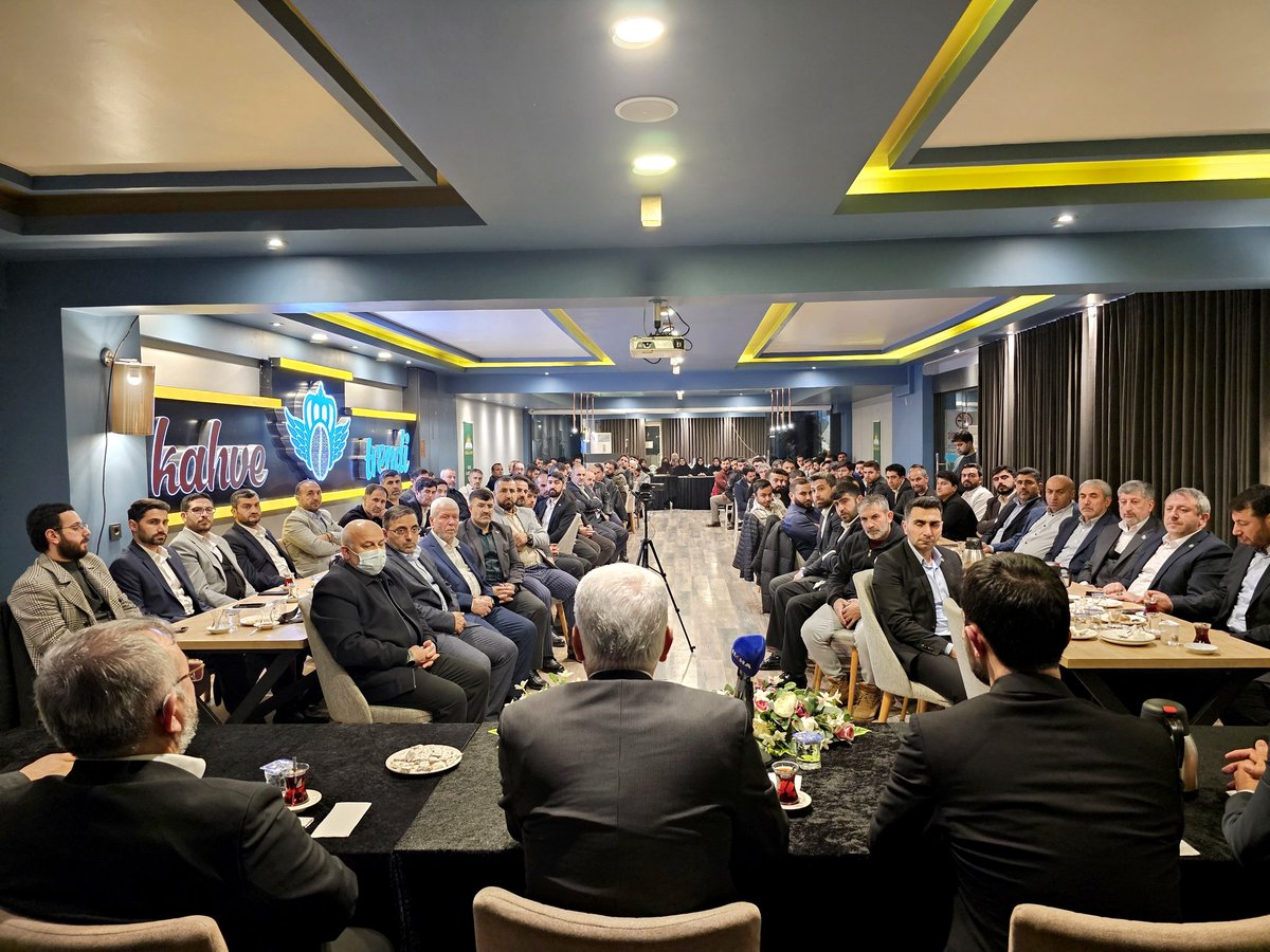 ferhattan21's tweet photo. Bursa il başkanlığımızın düzenlediği Genel Başkanımız Sayın Zekeriya Yapıcıoğlu liderliğinde Ramazan ayının ruhuna yakışır bir iftar programı gerçekleştirdik. https://t.co/4FlDrMfOVx