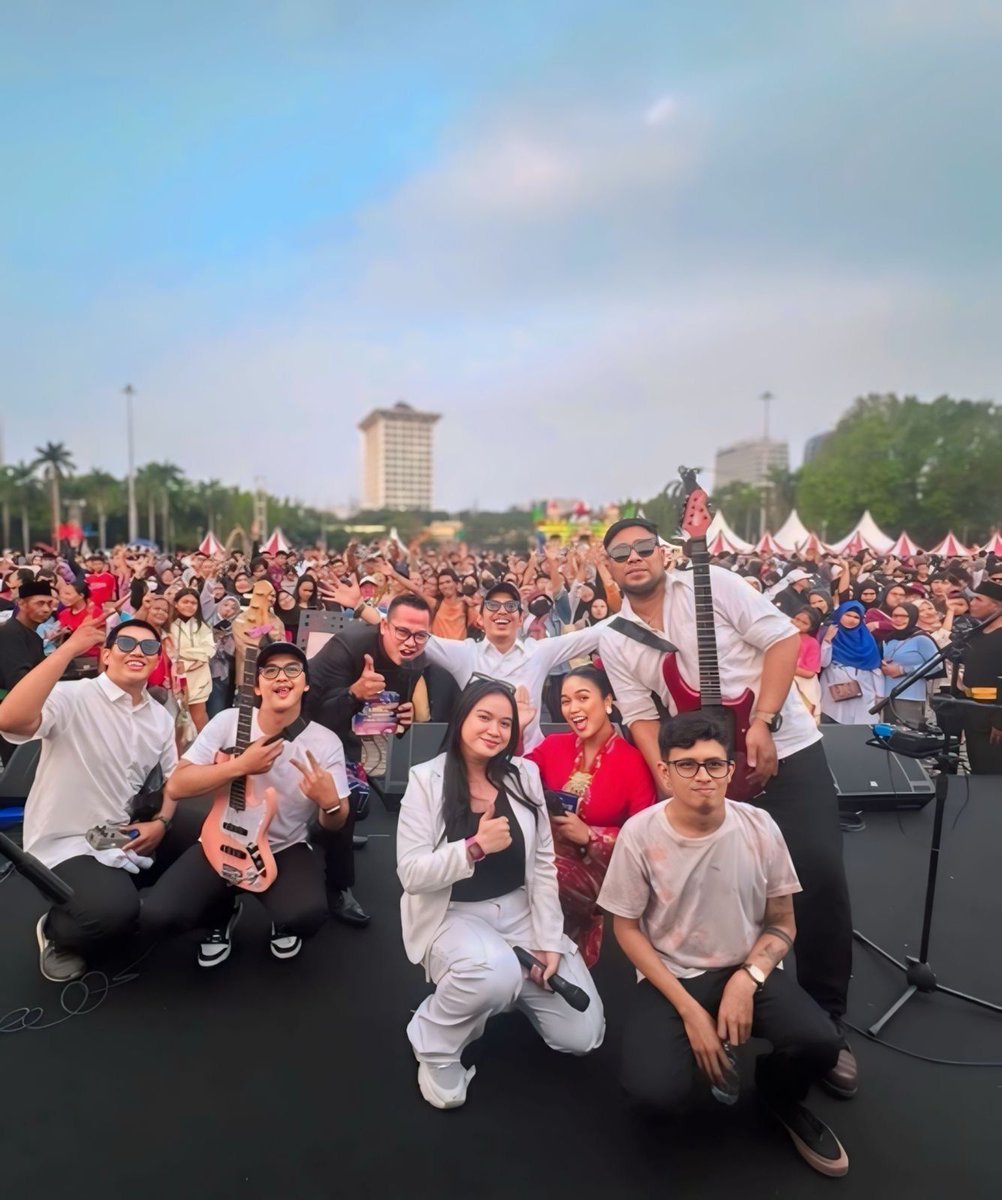 BeeMrikeb's tweet photo. @tanyarlfes Menghibur masyarakat dengan musik https://t.co/7yNm3hBLT8