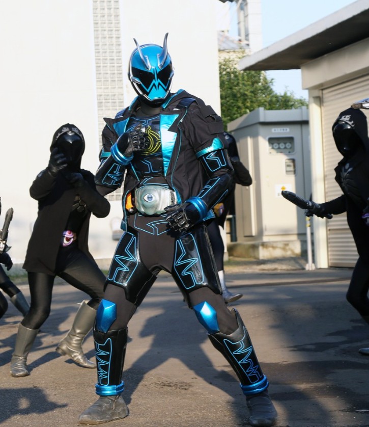 多分サルエルパンツ的なスーツなんですよきっとシランケド