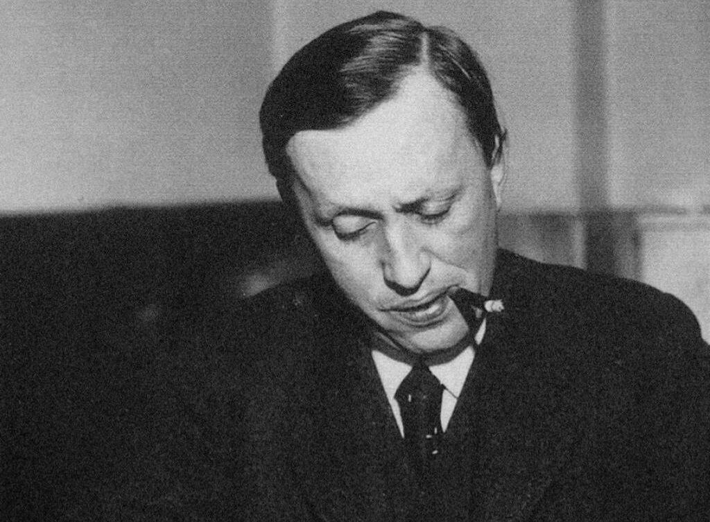 "Пейте, курите-всё равно вас убьёт то, что вы едите" 

Михаил Волконский-советский гастроэнтеролог, создал ГОСТ и первым предупреждал об опасности магазинных продуктов.