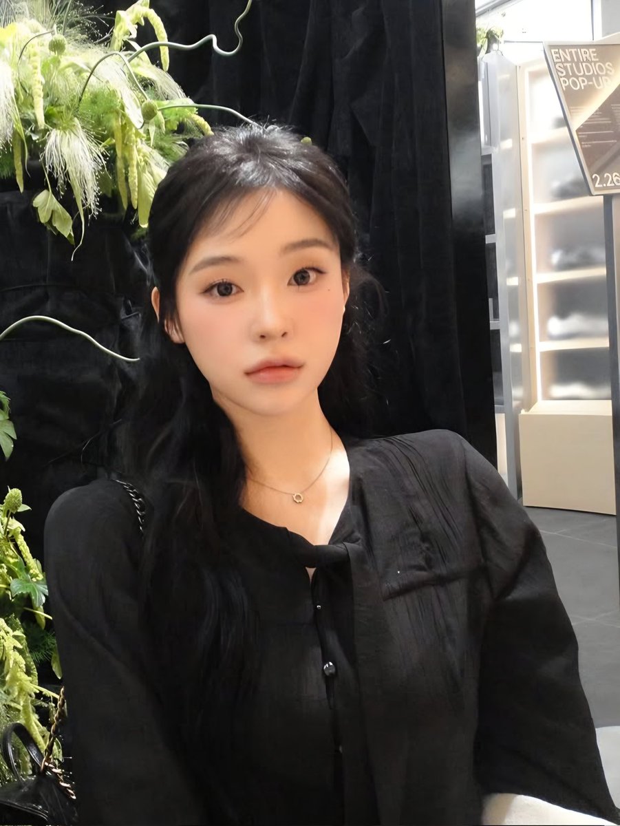 아니 이가현 대체 왜 계속 예뻐지는 건데😅
어디까지 예뻐지고 싶은 건지 진짜 감도 안 옴