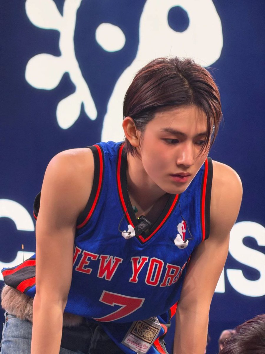 mau jersey merah, mau jersey biru, mau jersey warna-warni sekalipun kalo kamu yang pake emang gaada tanding, CAKEPPPP BGT BIKIN GUE SINTINGGGGGG