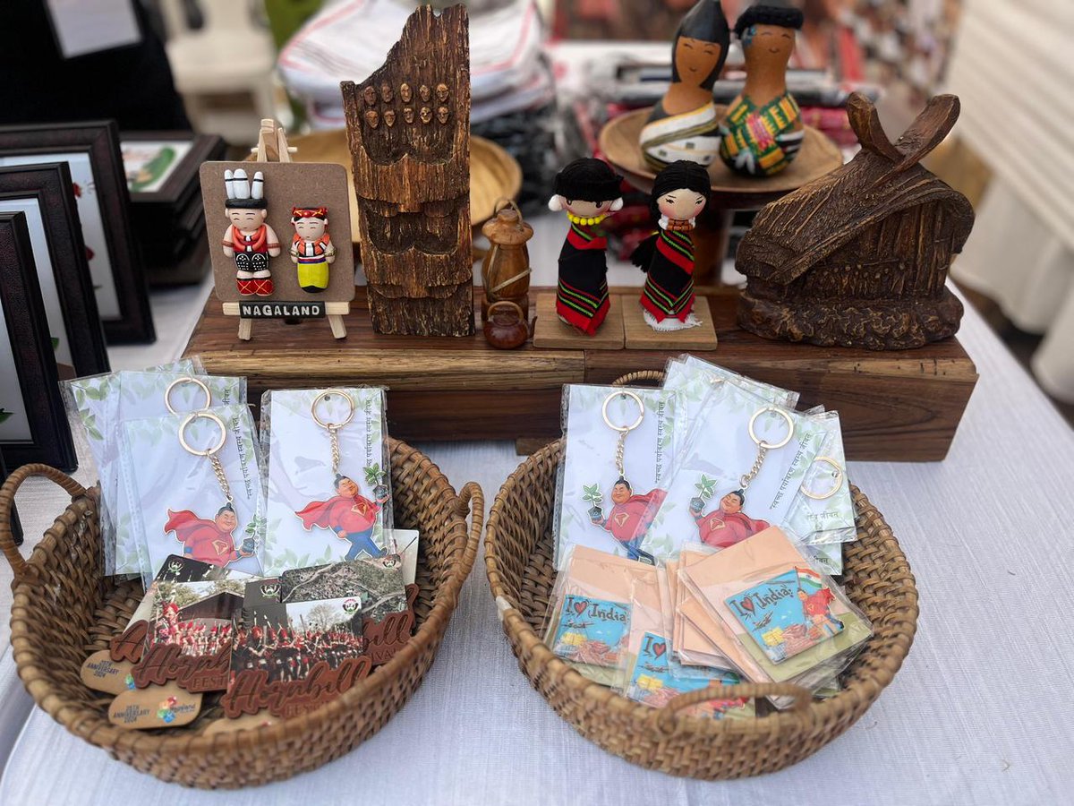 Hon’ble Minister Temjen Imna Along joined the cultural gathering of the Poumai Naga Women Union, supporting women-led initiatives for cultural preservation.  #Nagaland #Kohima <a href="/AlongImna/">Temjen Imna Along</a>