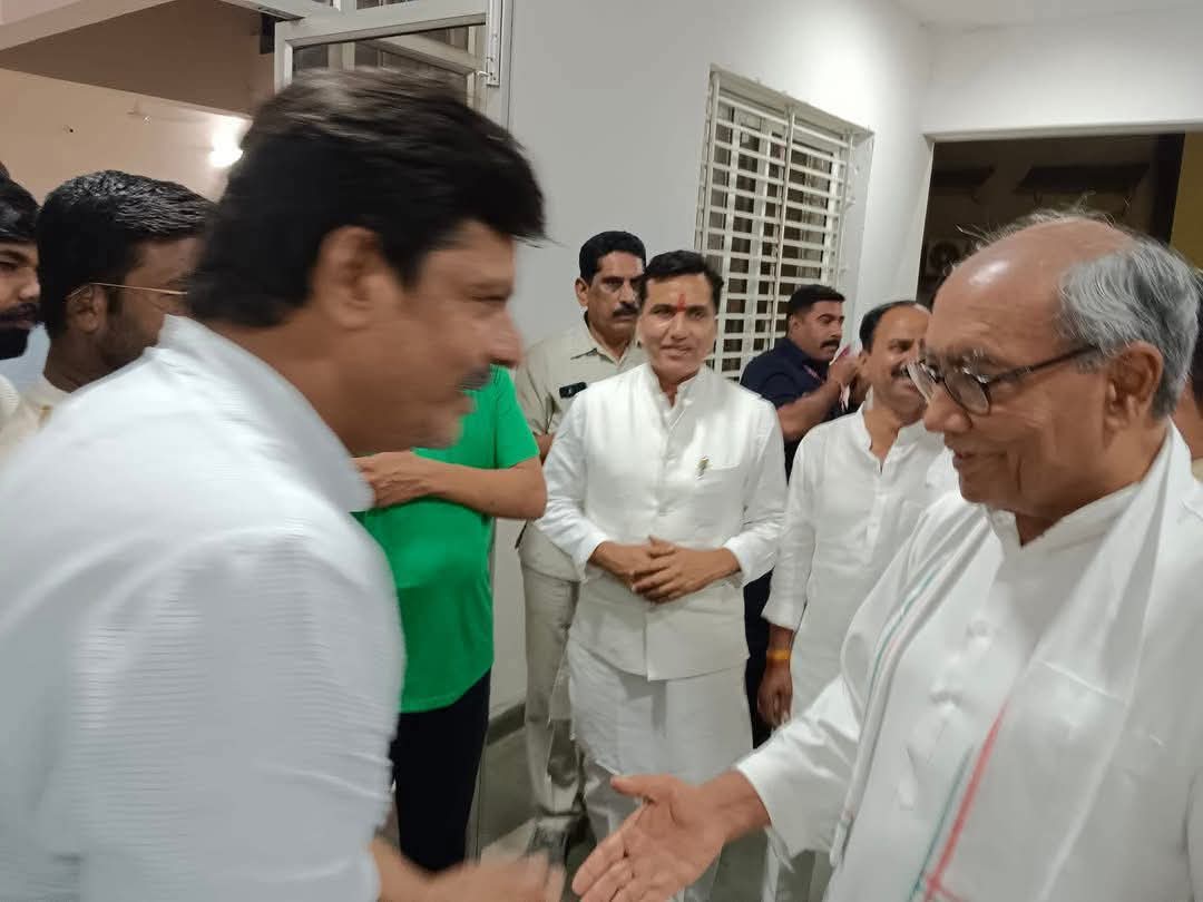 पुर्व मुख्यमंत्री राज्यसभा सांसद आदरणीय दिग्विजय सिंह जी (राजा साहब) को जन्मदिन की हार्दिक शुभकामनाएं। मैं बाबा महाकाल से आपके उत्तम स्वास्थ्य व दीर्घायु की कामना करता हूं।
<a href="/digvijaya_28/">Digvijaya Singh</a>