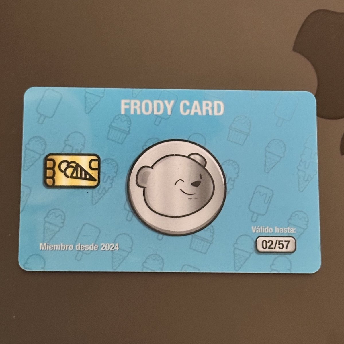Tú tendrás una american express pero yo tengo la poderosa Frody Card