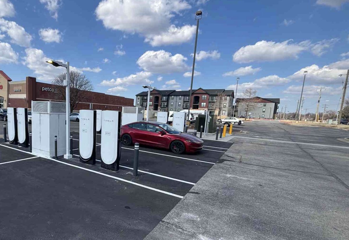 Tesla Charging tweet media