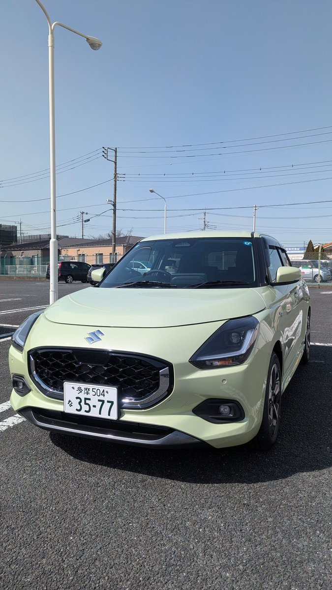 G_naka_G's tweet photo. スイフトMZ納車されました！🎊
何度も試乗してたので、やっぱり〜って感じですが…😅
今までのスイフト乗りにはデザインは賛否両論ですが自分は今は気に入ってます。
運転が快適！ハンドリングが気持ちいい。外観の質感が先代に比べてだいぶ良いです！☺️
#スズキ　#スイフト https://t.co/QA1YhsIq7O