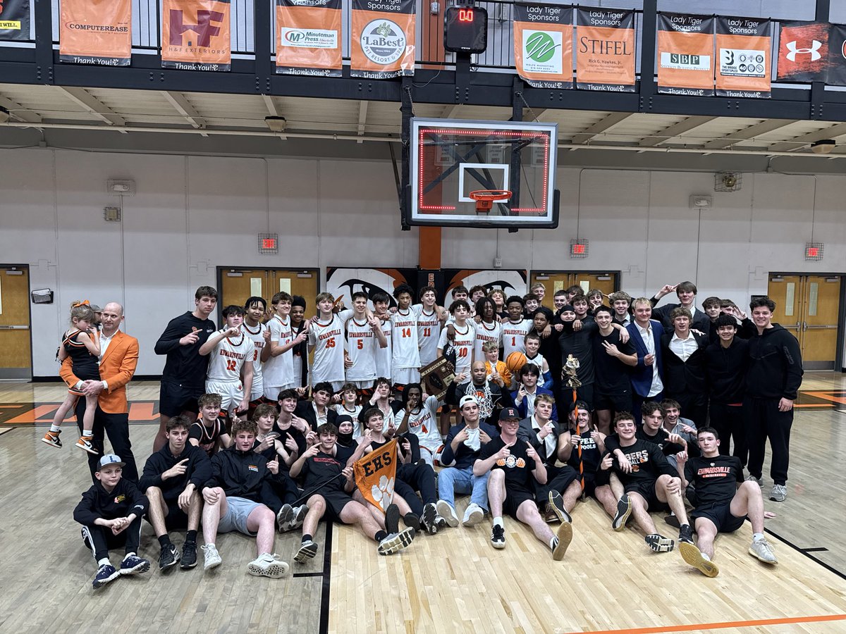 kstewart85's tweet photo. @ehstigershoops are regional champs.  Proud of @Coach_D_Battas. Not a coach that works harder. https://t.co/3M1xpaJMVN
