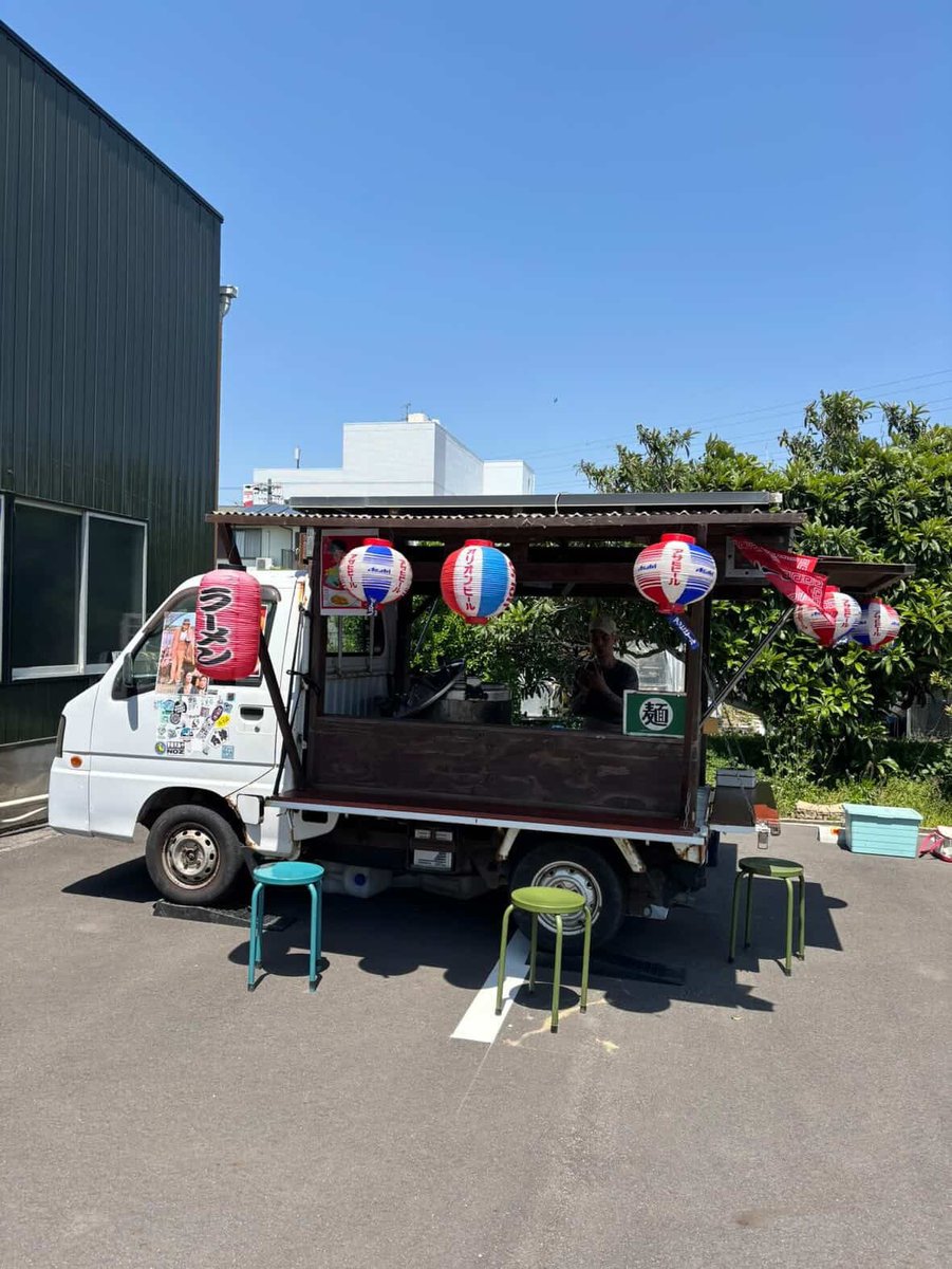dokumanji's tweet photo. 愛知県西尾市で月に1度開く古着屋やってます。
次回は3/28.29
3/29には屋台ラーメンの「かじまや」来ます。
神出鬼没のラーメン屋。味は、これ合法？っていうぐらい美味い。
ぶっ飛びます。
詳しくはインスタ見てhttps://t.co/4X8zPSeX38

#古着屋
#ラーメン
#屋台ラーメン https://t.co/9dIu7G3mLc