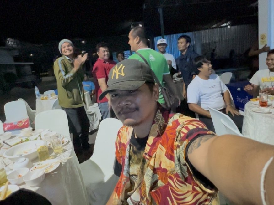 Beer29Krapong's tweet photo. ภาพจากวันงานเลี้ยง เมาไม่เมาไม่รู้ แต่ถึงกับต้องนอนบ้านตัวเอง ไม่ได้ไปนอนบ้านแฟน แฟนงอลด้วย 🤣
#ศรีสะเกษ #ขุขันธ์ https://t.co/3y1fzaPm8H