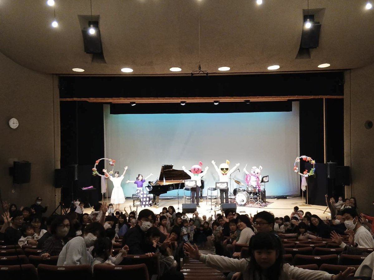 doremibrothers's tweet photo. 吉祥寺午前公演、無事終演しました🌈

たくさんのご来場、本当にありがとうございました✨

はじめましてのお友だちも、 また会えたみなさんも、 一緒に音楽の時間をつくってくださり感謝です💛

午後公演はこれから🔥 どんな出会いが待っているのか、ワクワクしています！

#ドレミブラザーズ https://t.co/VGgctPYrRd