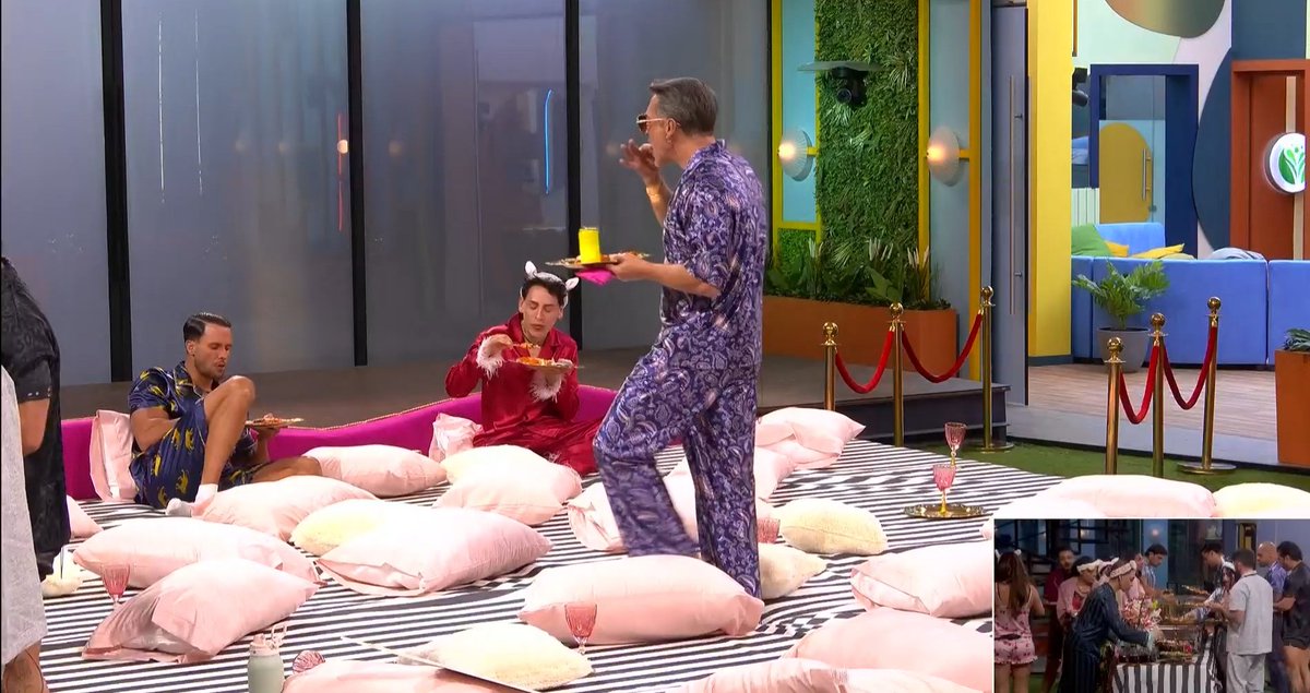 Sergio bien quitado de la pena: “vengan mis conejitas, a disfrutar la fiesta”… haciendo referencia a la casa Playboy jajaja.

#LaCasaDeLosFamosos #LCDLF6