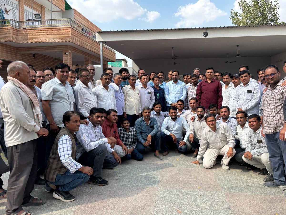 कल नागौर आवास पर राजस्थान बहुउद्देशीय सहकारी सोसायटी, कर्मचारी यूनियन ने ज्ञापन देकर कैडर ऑथोरिटी गठन व अन्य प्रलम्बित मांगो के निराकरण की मांग को लेकर ज्ञापन दिया | राज्य सरकार को इनकी मांगो के सकारात्मक समाधान हेतु आवश्यक कदम उठाने की आवश्यकता है |