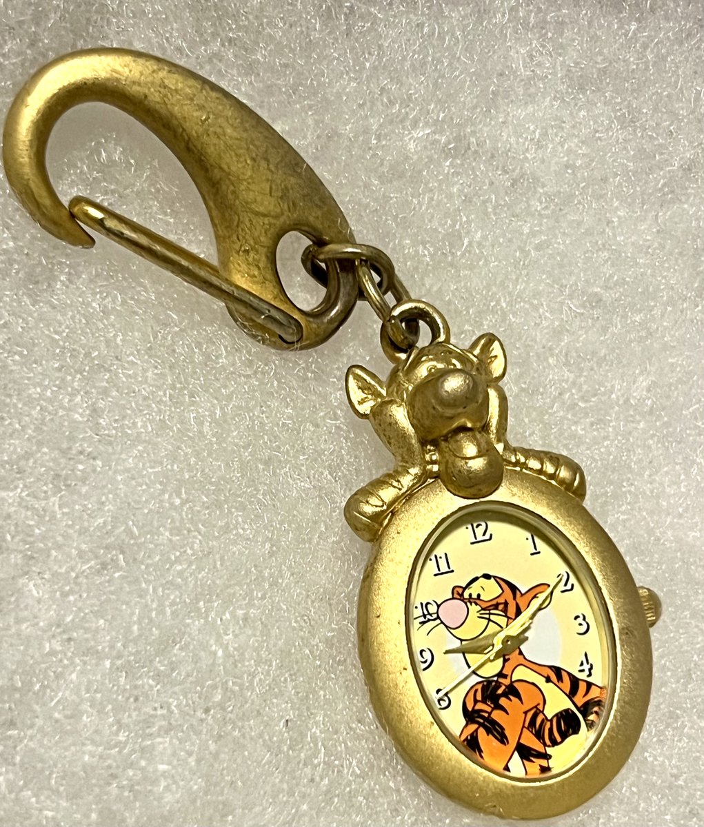 TeriE's tweet photo. VINTAGE Disney #WinniethePooh TIGGER #VerichronWatch Gold Tone Carabiner Clip 3D Bezel WORKING
https://t.co/UXWlZxgP1V
#disneywatch #vintagewatch #watchcollecting #disneycollector #collectiblewatch #TiggerWatch #disneyana #vintagedisney #disneyaccessories #accessoryoftheday https://t.co/DbuIVyqZdZ