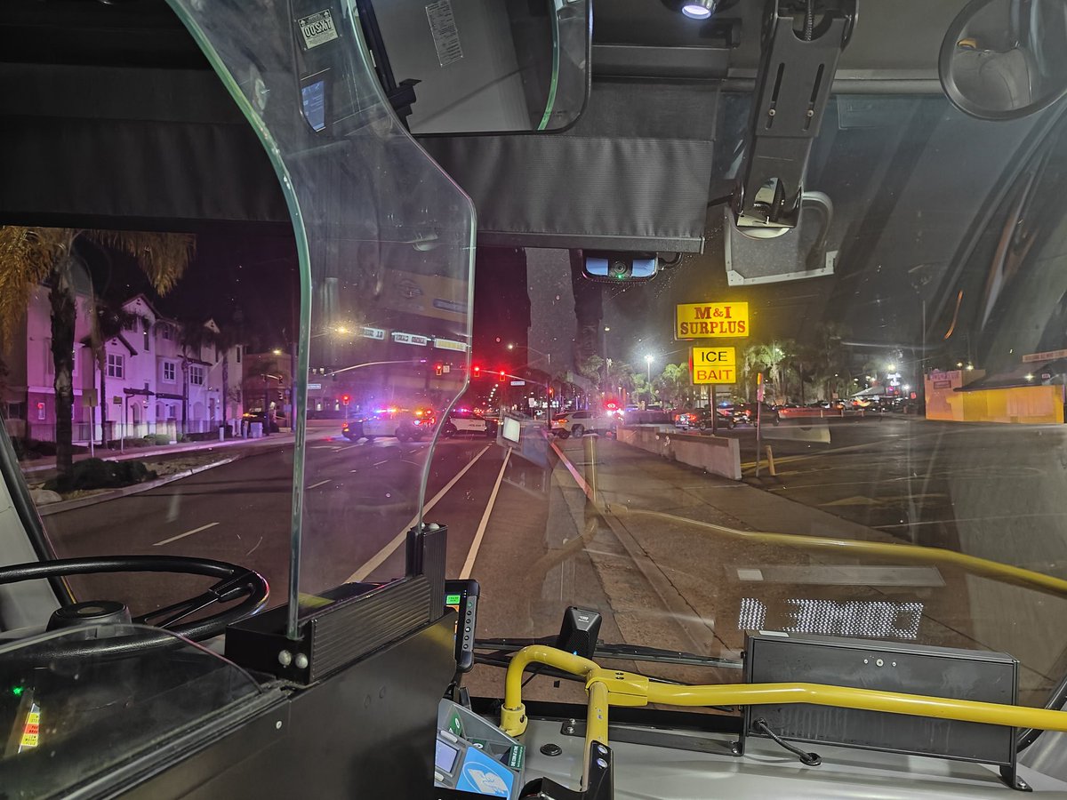 argr08's tweet photo. unplanned 291 detour due to police activity at Garey/La Verne @FoothillTransit #pomona #foothilltransit https://t.co/pwNEVevorf