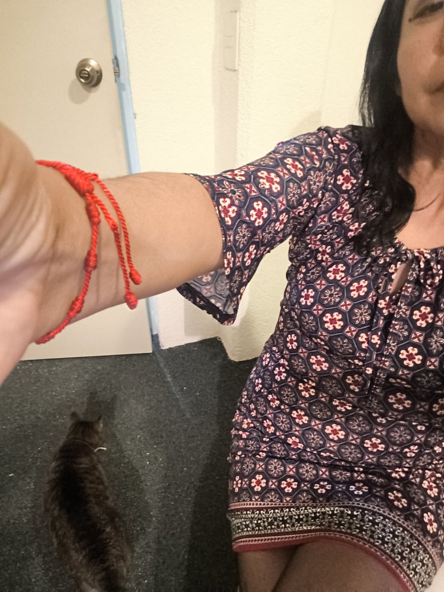 clauziel's tweet photo. #ECDQEMSD Al contrario ya me voy a desvestir @PirataEcdqemsd y pues me vacunaron, trabajo mañana en la oficina por cierre de mes, por lo que a FESTEJAR LOS AMO https://t.co/eFkyvxPxUA