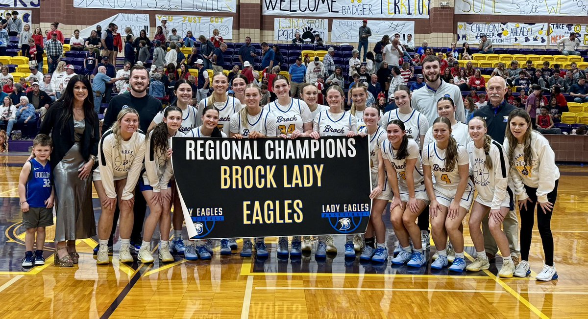 HalseyClark's tweet photo. I ❤️ this team and my people! We live to fight another day! 💪 STATE BOUND!!! 💙💛 https://t.co/W1MVd6nqgy