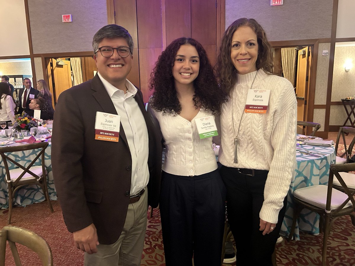 JennyOrzolek's tweet photo. It was such a joy to gather for our Beyond Boundaries Scholars Dinner tonight. So proud of our outstanding students and deeply grateful to our amazing donors who make their journeys possible. π§‘ #ThisIsHome #UtProsim @VT_Science https://t.co/iArf4FPxte