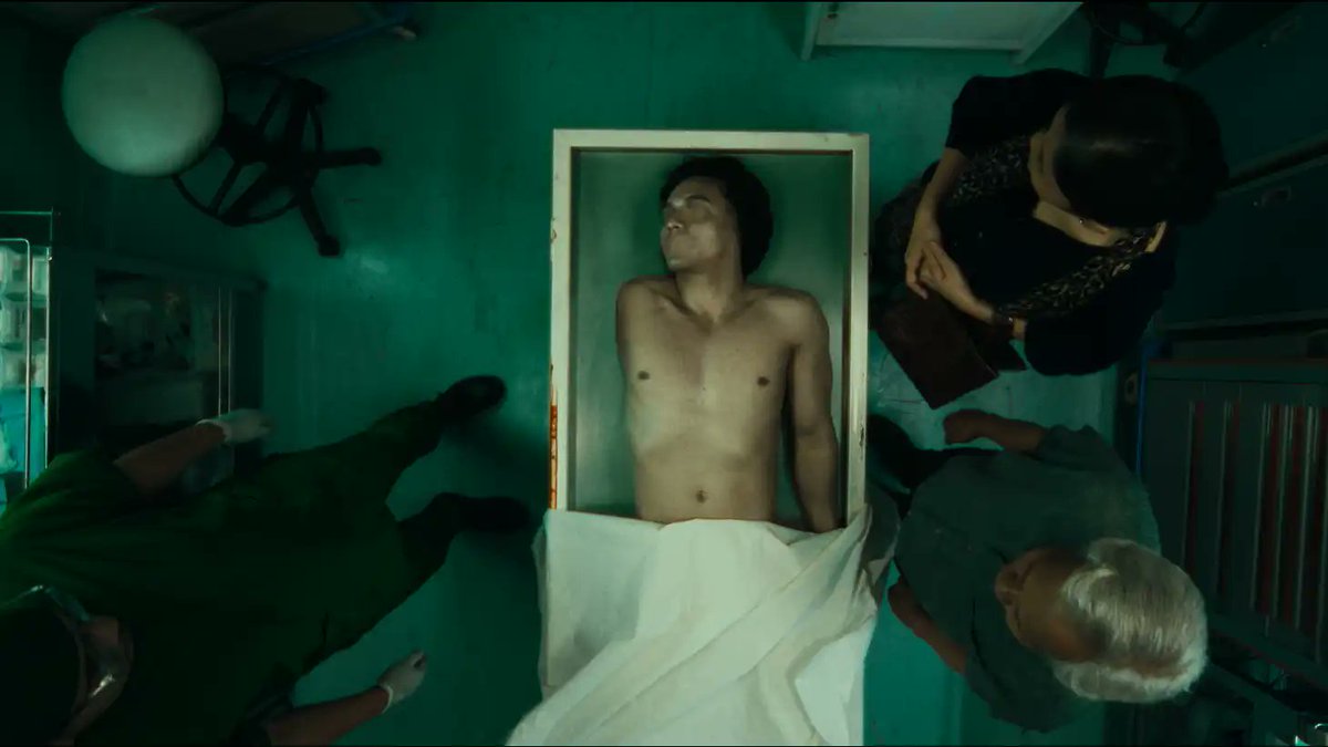 djaycoholyc's tweet photo. Eksekusi filmnya ini emang punya proporsi yang tepat sih, gimana ngegambarin yang mau disampaikan tuh gloomy, misterius dan sedikit dark.

Ga ekspek bakal setegas dan sevulgar ini ngebahas gimana seorang Ibu nyari potongan tubuh anaknya.

Sammi, Who Can Detach His Body Parts ada di @NetflixID