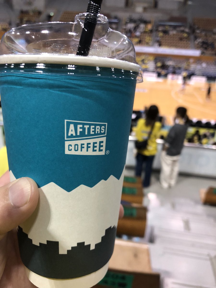sndnkn3's tweet photo. これだけラベル缶販売に貢献してる笑
のに、今日の企画販売には間に合わなかった…🥫ウォリ吉缶欲しかったなぁ

ふとコーヒー屋さんのところにタカト氏がいたから思わず買ってみたら、なんだ⁉️ウメーコーヒーじゃん❗️
普通に毎回買いたいクオリティー☕️

#信州ブレイブウォリアーズ
#afterscoffee https://t.co/HpMEUBvHDf