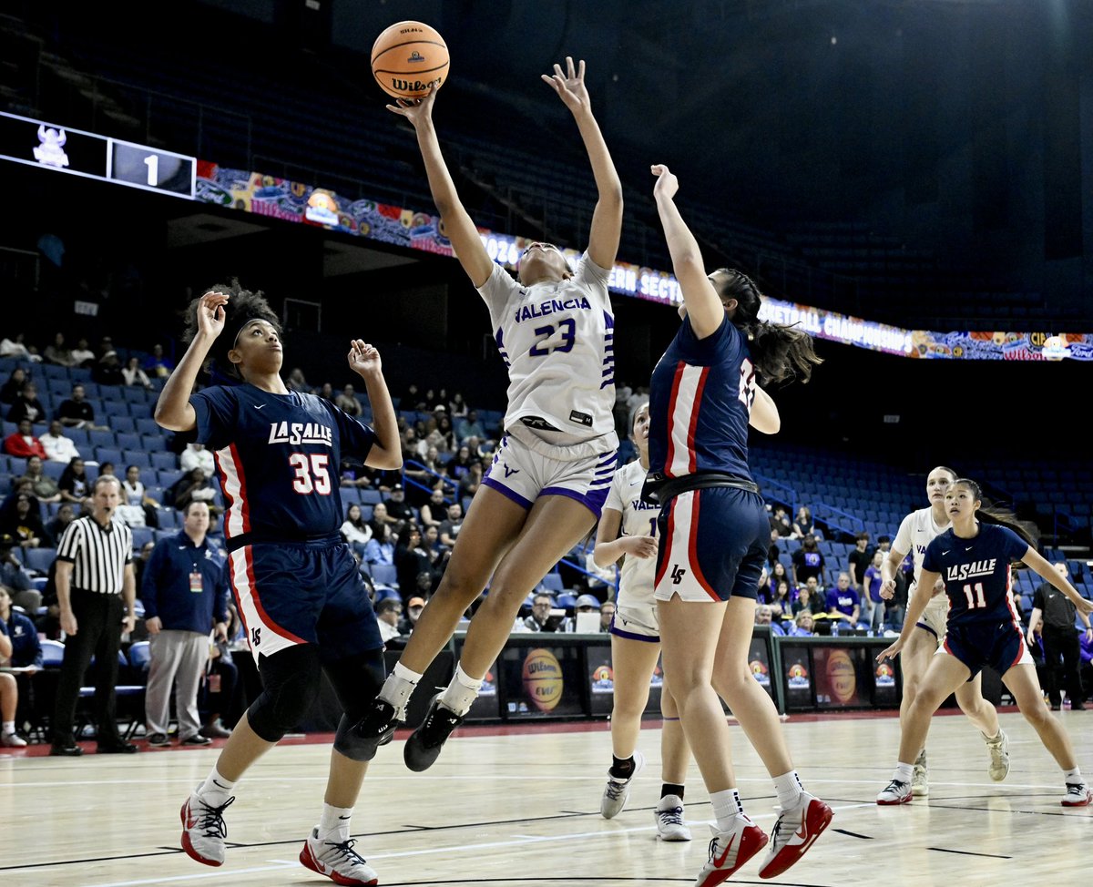 photowkb's tweet photo. La Salle Lancers take on the Valencia Vikings during a prep girls CIF-SS Division 1 championship basketball game at the Toyota Arena in Ontario. @cifss #cifss #lasallelancers #valenciavikings #basketball @SGVNSports @NikonUSA #nikon @InsideSoCalSpts https://t.co/uXIUHAneMV