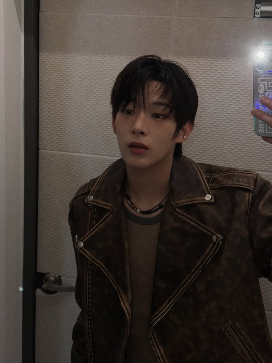 🦊: isubo mo, baby. like this oh
🌟: like this? *poses
🦊: yeah, just like that. good boy

PUTANGJNA SA DAMI DAMI NG STEJAY MOMENTS G NA G PARIN KADELULUHAN KO GAGUE HINDI YAN BASTAOS AH DISCLAIMER😭