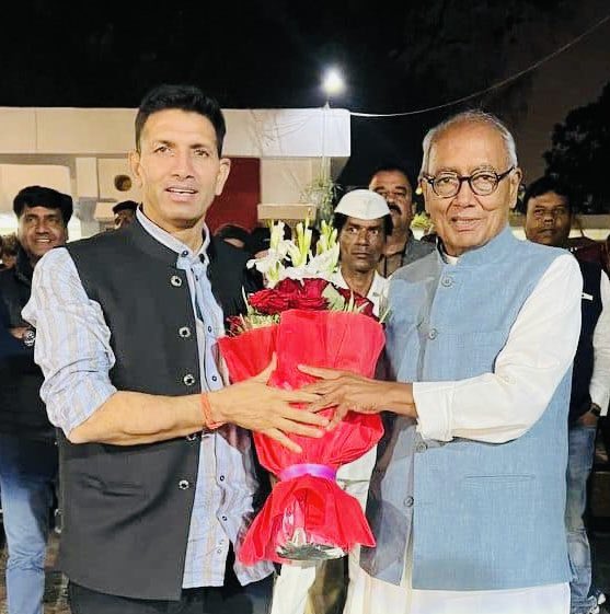 वरिष्ठ कांग्रेस नेता, मप्र के पूर्व मुख्यमंत्री, राज्य सभा सांसद आदरणीय श्री दिग्विजय सिंह जी को जन्मदिन की हार्दिक बधाई एवं ढेर सारी शुभकामनाएं। 

मैं बाबा महाकाल और पुण्य सलिला मां नर्मदा जी से आपके उत्तम स्वास्थ्य एवं दीर्घायु जीवन की कामना करता हूं। 

<a href="/digvijaya_28/">Digvijaya Singh</a>