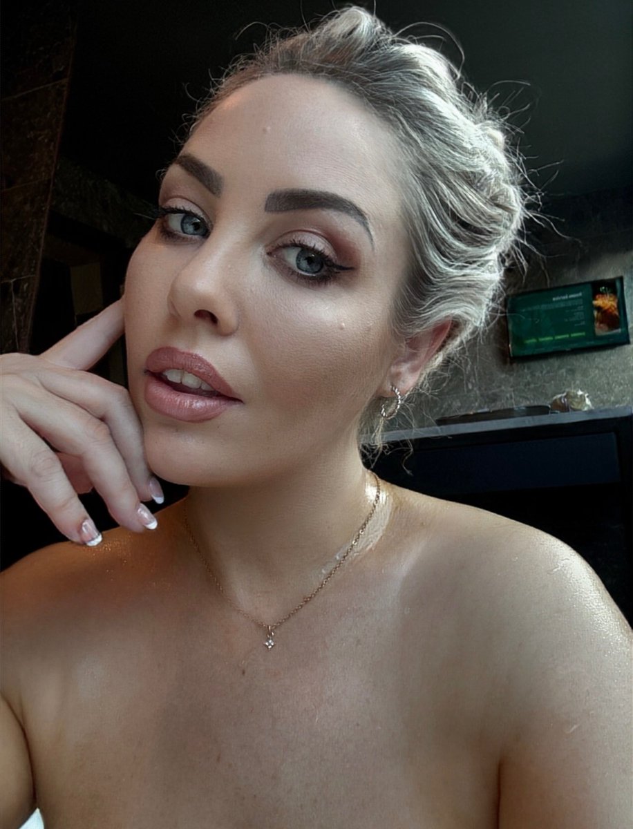 Evie Leana tweet media