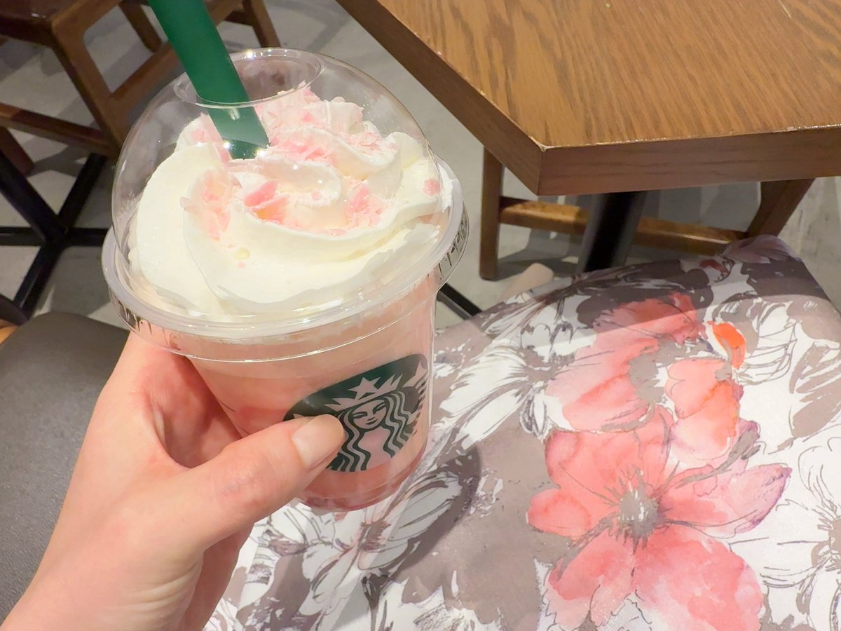桜咲くよ
白桃フラペチーノ

ふぉぉぉ🌸これおいぴい！ https://t.co/TJaymvDajj