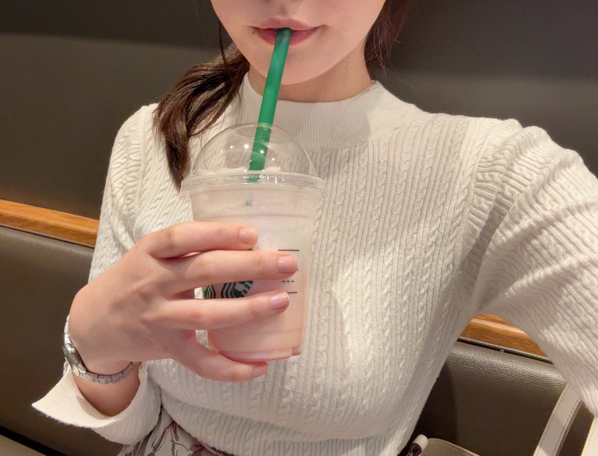 桜咲くよ
白桃フラペチーノ

ふぉぉぉ🌸これおいぴい！ https://t.co/TJaymvDajj