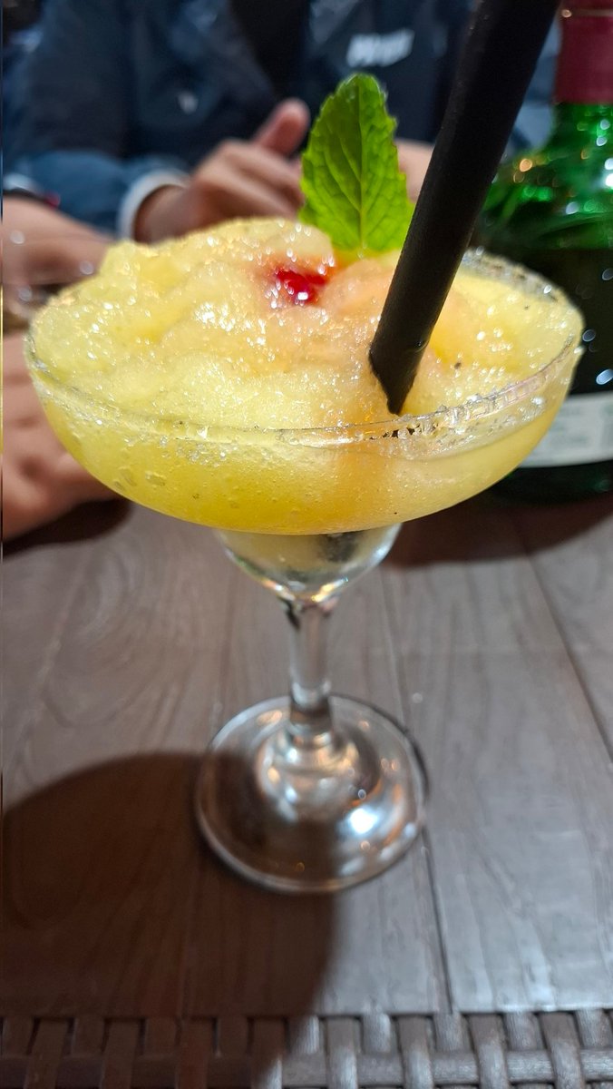 SoraDeetz's tweet photo. Night out courtesy of your wallet. https://t.co/73V7Ox5FuE