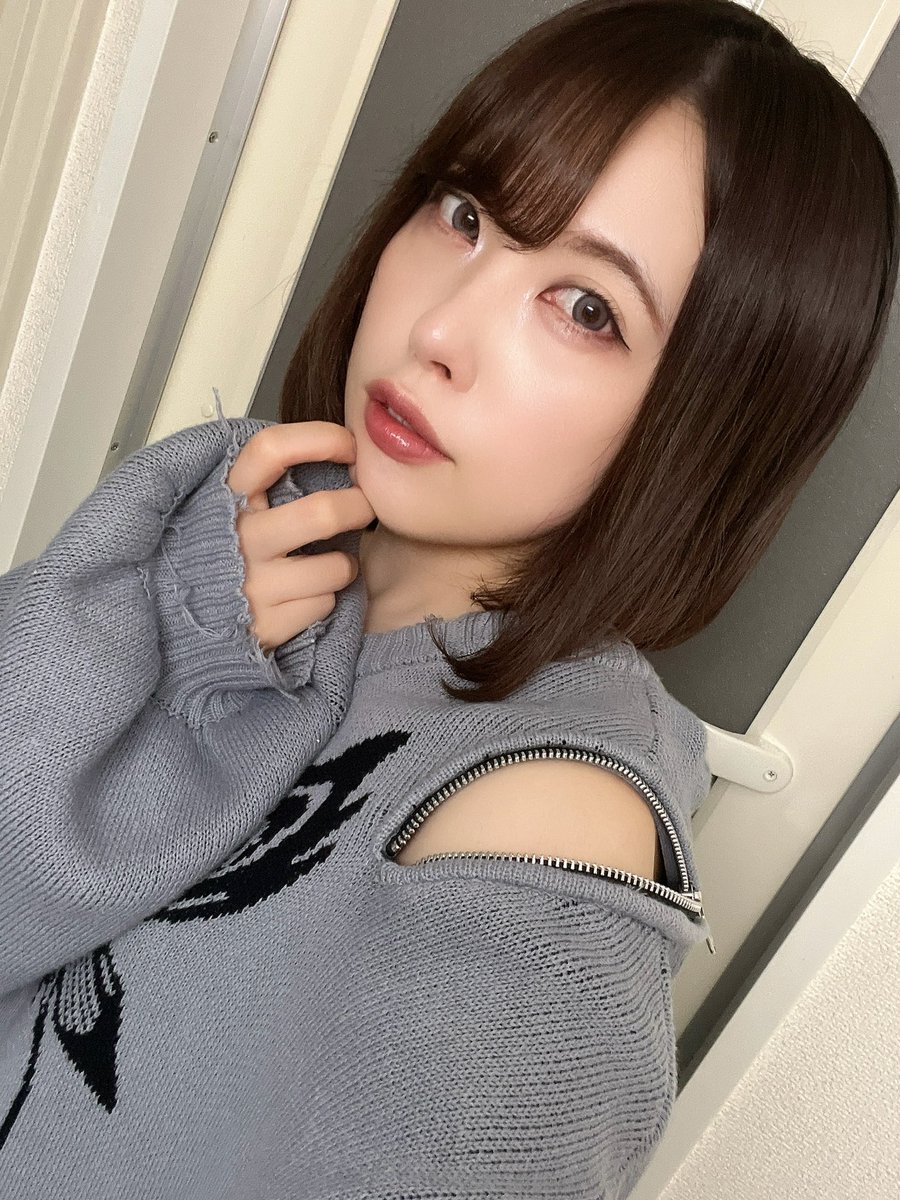 すっごい久々につり目で顔を作る練習したんですけどどうでしょ?
色素薄い系ダウナーってこんなんであってる?