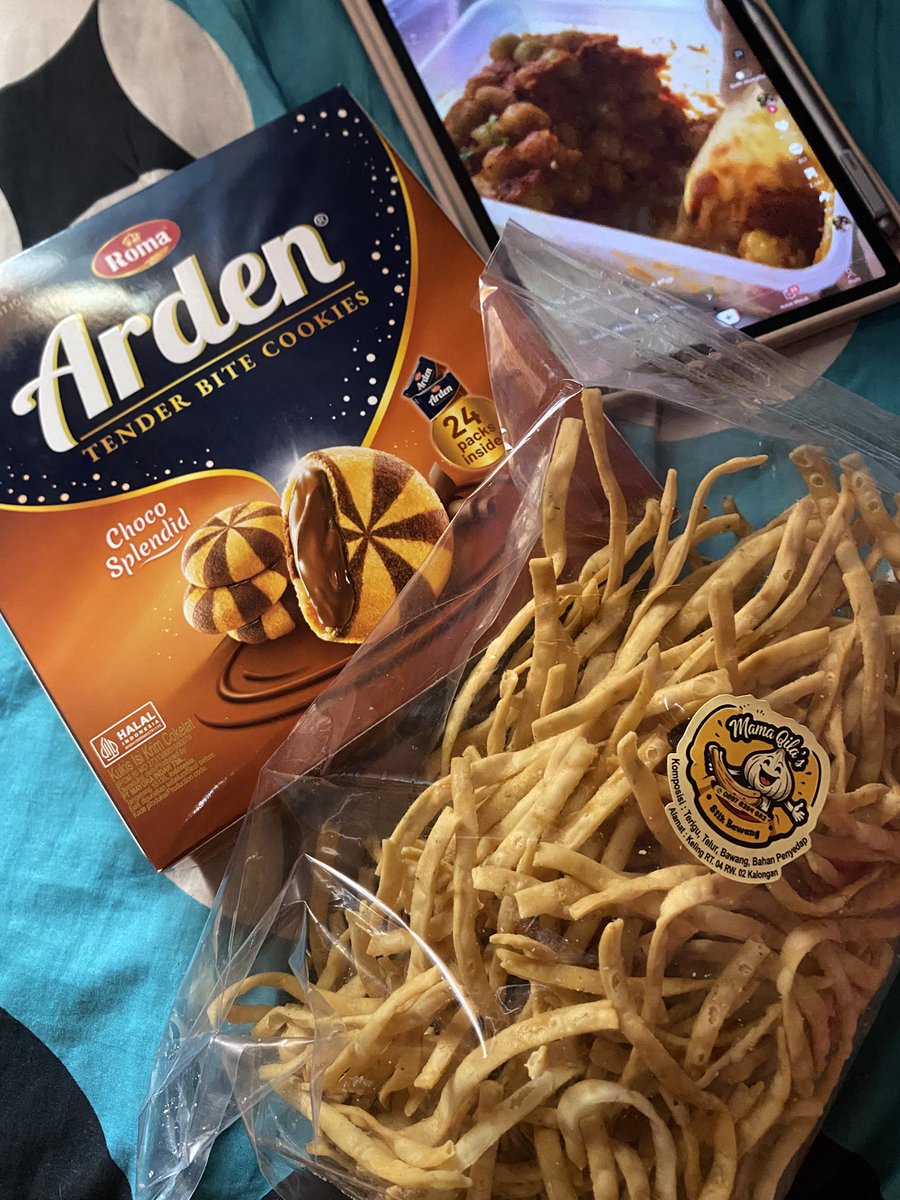 SutanAudy's tweet photo. td pagi ngebatin pen bgt makan stick, pulang kerja ayah bawain. lopyuuww 👨🫶🏻 https://t.co/0dZVyGb9os