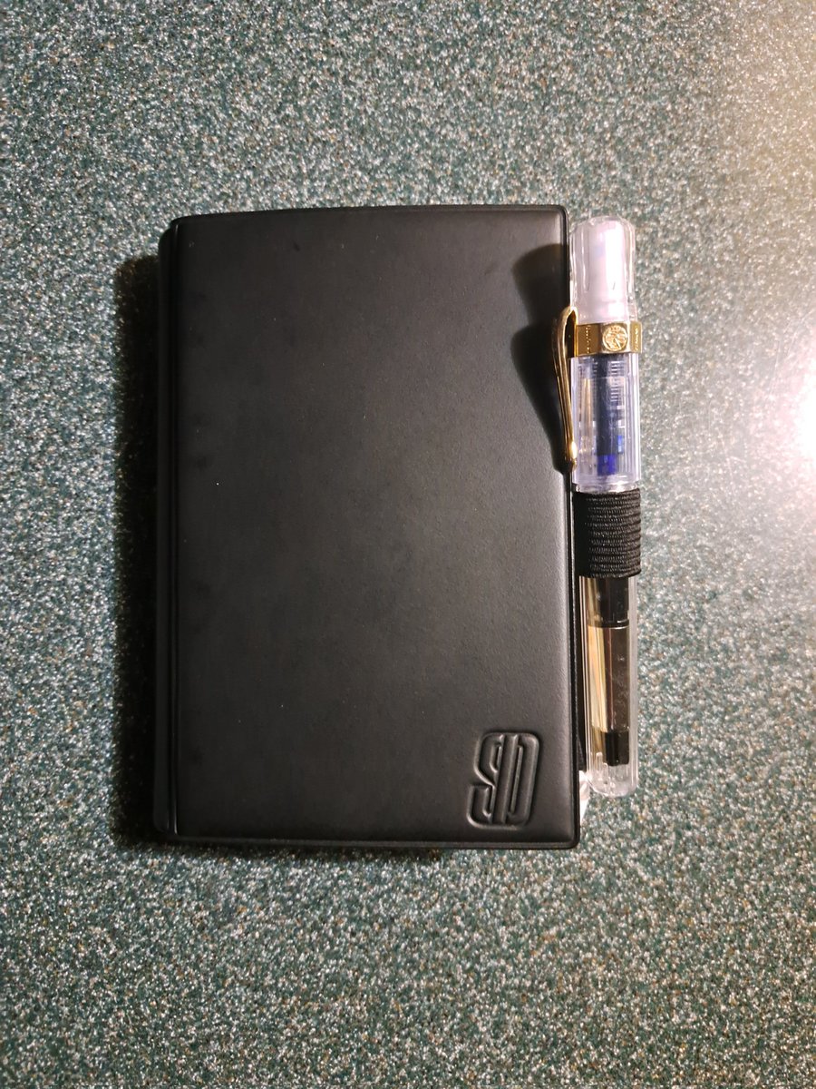 プロッターのペンホルダーを使うとかっこいいね 

もっと早く #システムダイアリー に出会って古いビニールバインダーも使いたかったな

#sd手帳