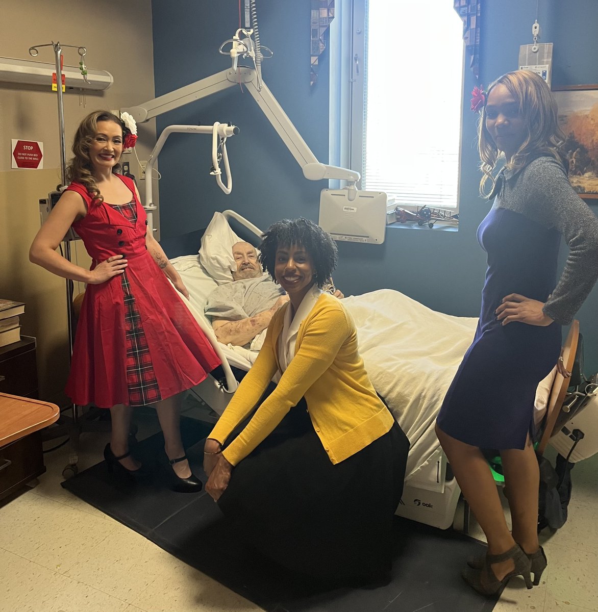 Pin-Ups For Vets tweet media